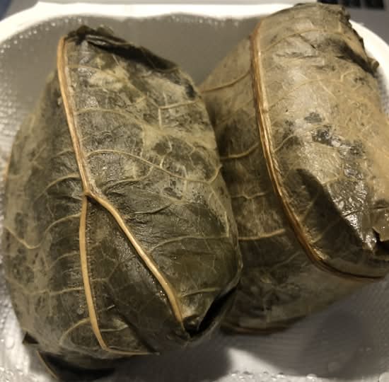D12. Sticky Rice in Lotus Leaf 糯米雞